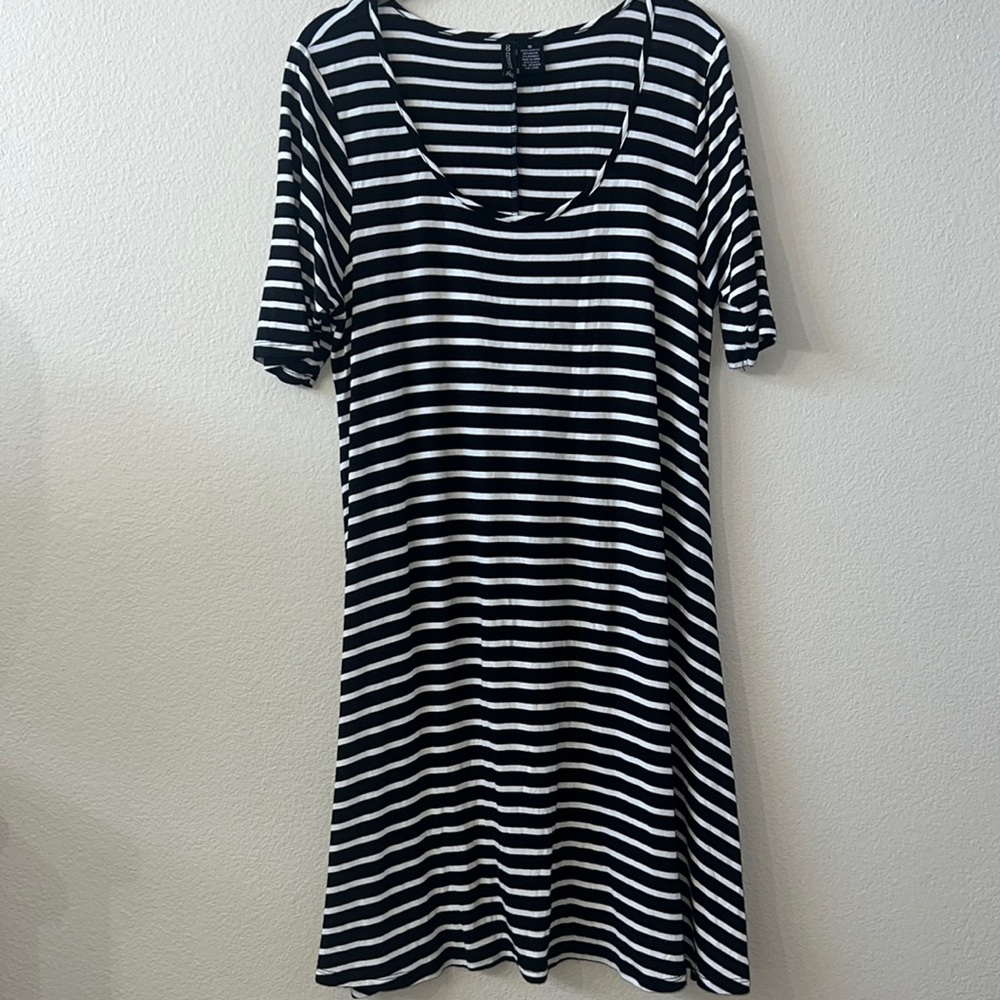 Lightweight stretchy mini dress. Size 1X GUC
